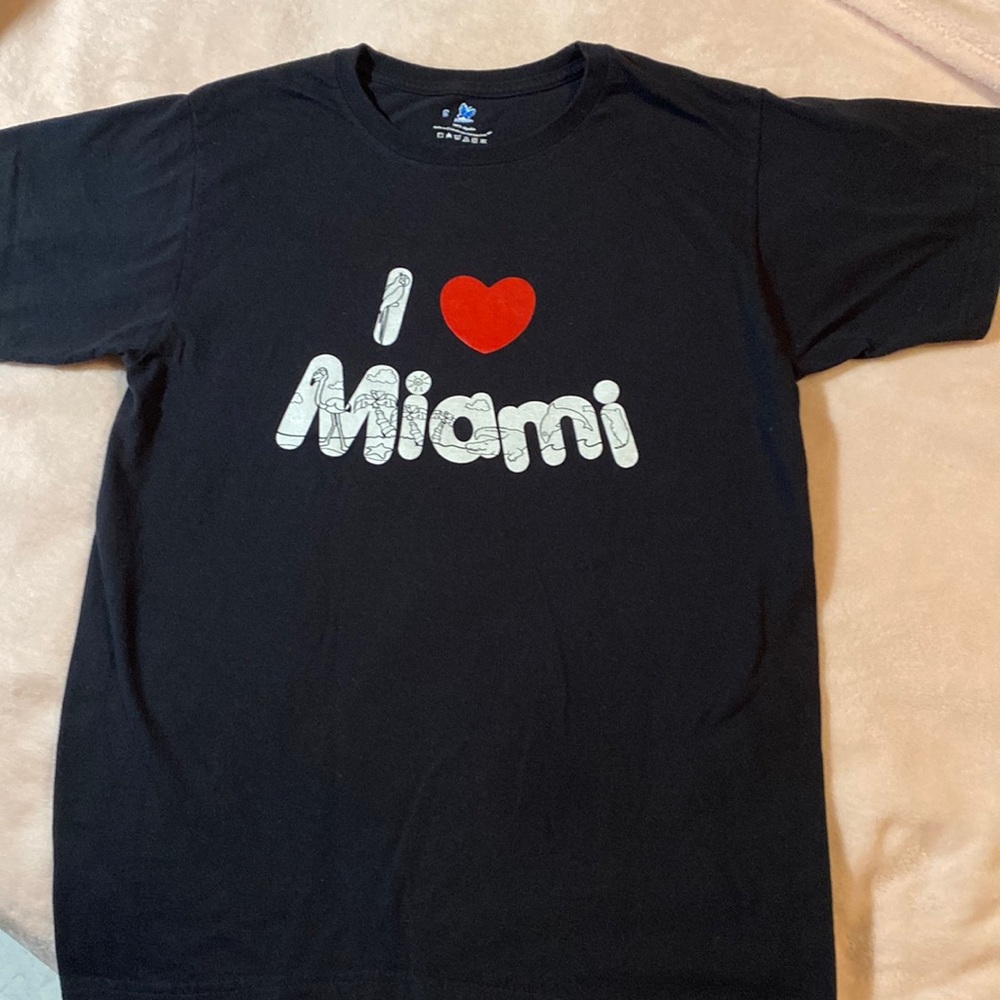 NWOT I ❤️ Miami shirt, adult Small.